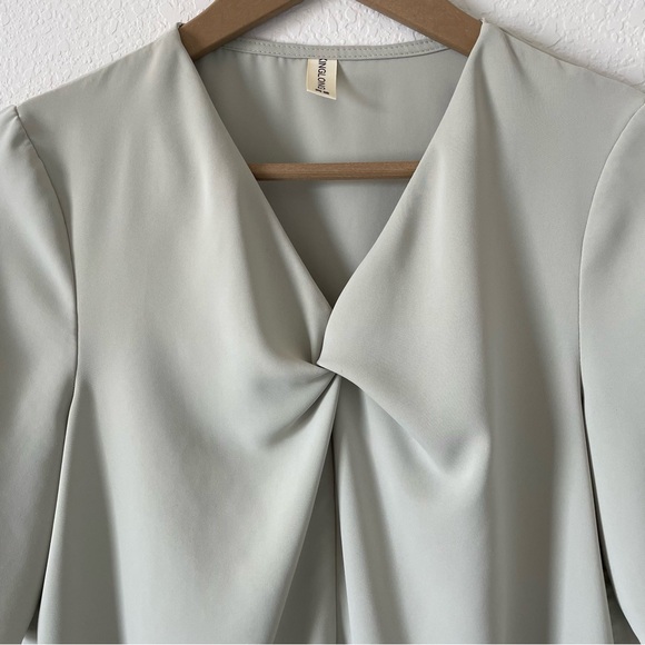 Light green blouse with tie detail - Picture 2 of 3